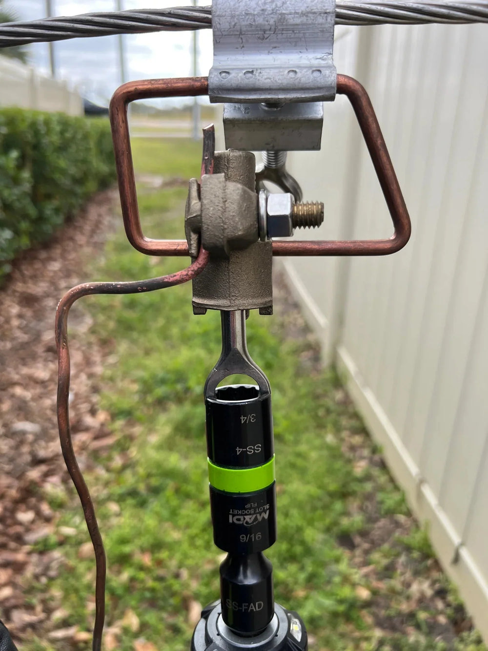 Madi -  3-In-1 impact Slot Socket™ Flip + Adapter